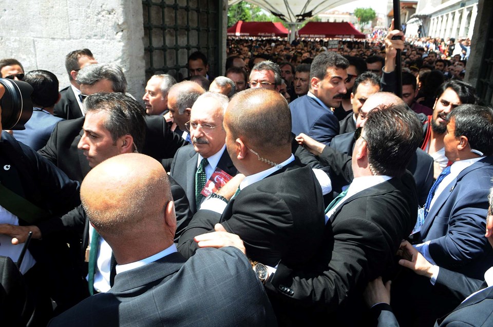 Kılıçdaroğlu'na cenazede protesto - 2