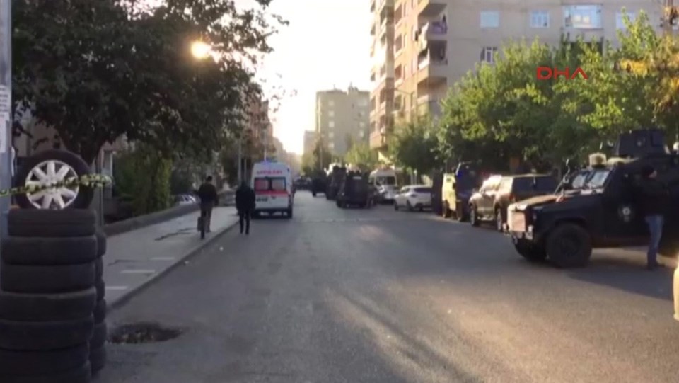 Diyarbakır'da PKK'nın hücre evine operasyon: 1 şehit - 2