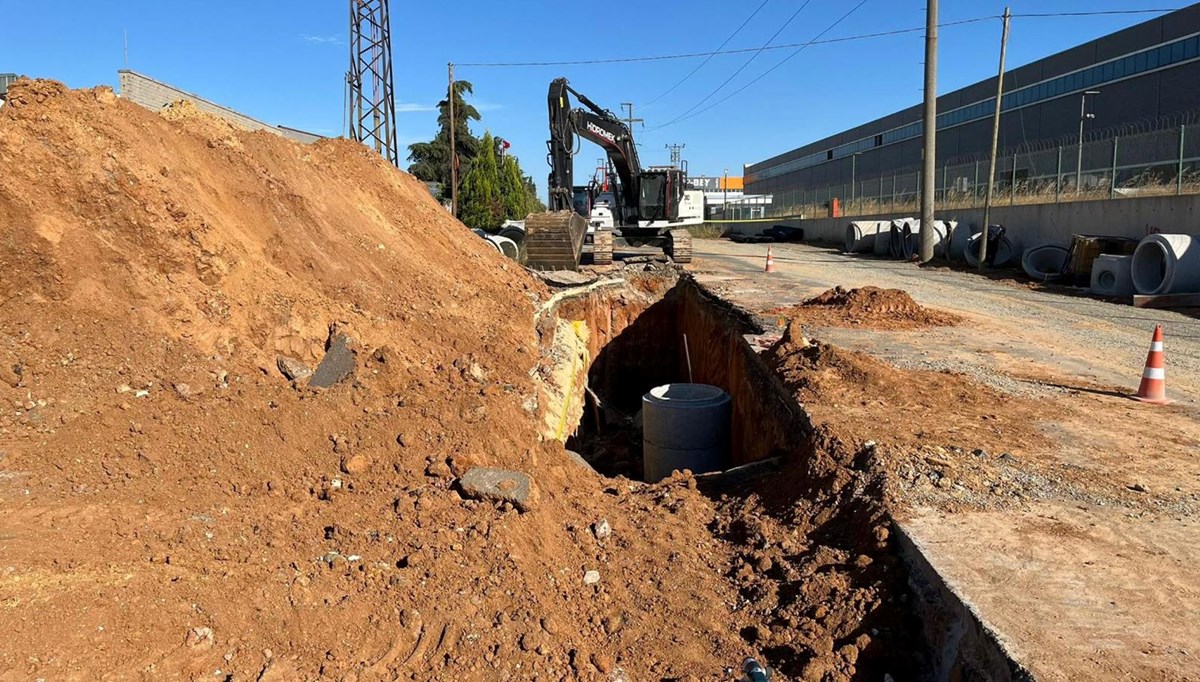 Altyapı çalışmasında toprak kaydı: 1 ölü, 2 yaralı Altyapı çalışmasında toprak kaydı: 1 ölü, 2 yaralı