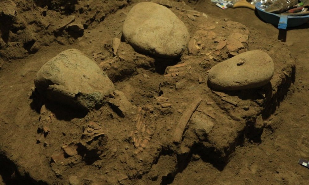 Endonezya'da 7 bin 200 yıl önce ölen kadının DNA örneği keşfedildi - 1