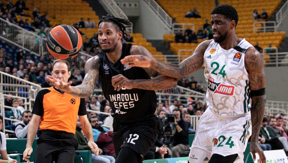EuroLeague: Anadolu Efes Yunanistan'dan galibiyetle dönüyor