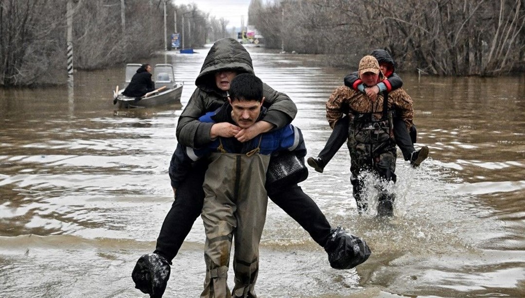 Rusya'da acil durum ilanı: 4 kişi öldü, en az 10 bin ev sular altında kaldı