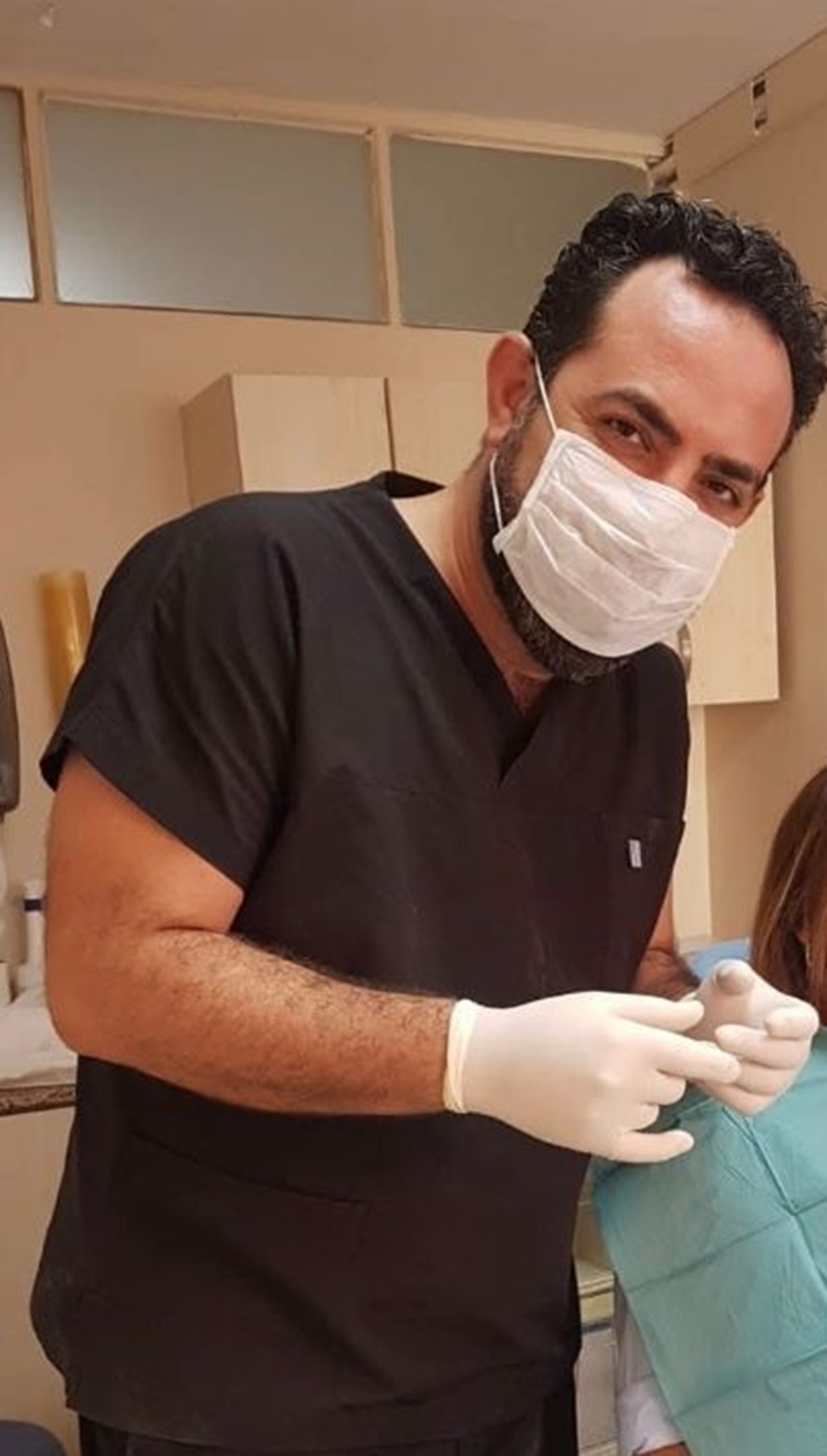 Diş hekimi Mehmet Emrah Düşmez Diş hekimi Mehmet Emrah Düşmez