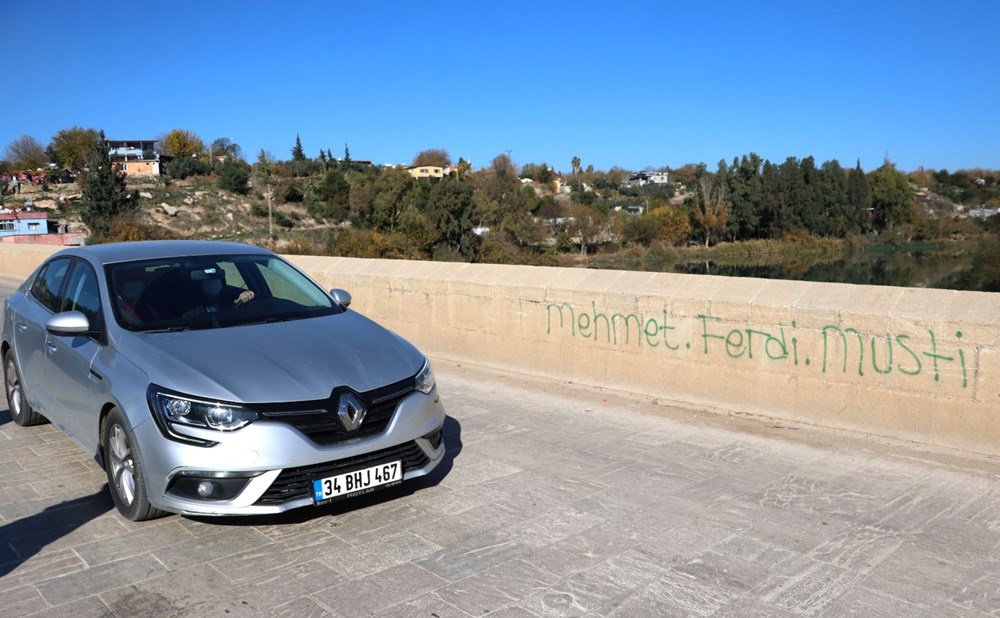 Misis Köprüsü’ne sprey boya ile yazı yazdılar - 11