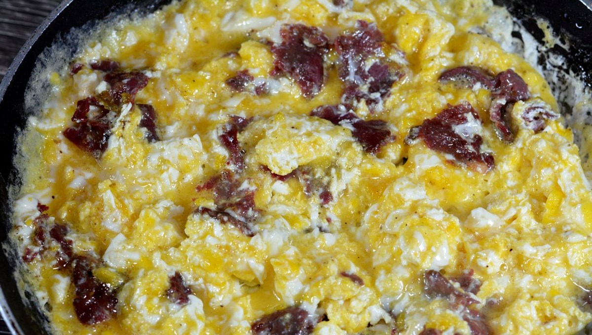 Kahvaltıda sucuk ve salam yemenin 2 ölümcül etkisi: Bilim dünyası üstüne basa basa uyarıyor