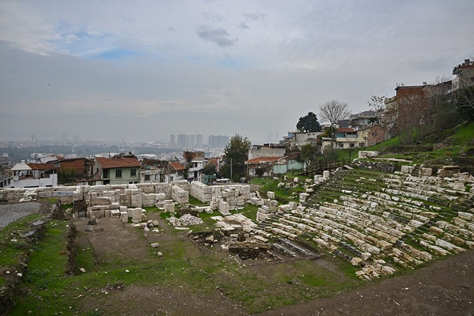 Smyrna Tiyatrosu'nun seyirci girişi ortaya çıkarıldı - 3