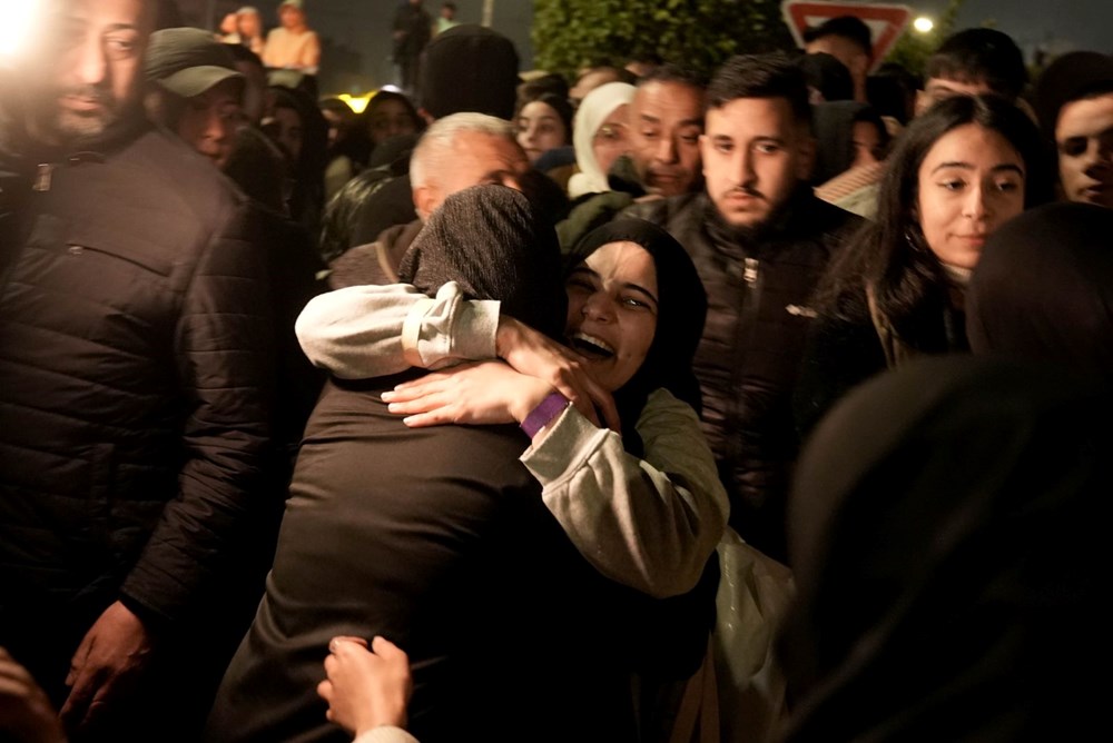 Ateşkesin ardından ilk rehine takası yapıldı | Hamas 3 İsrailli kadın rehineyi teslim etti, İsrail 90 Filistinliyi serbest bıraktı - 13