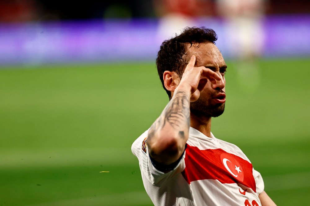 Hakan Çalhanoğlu, Lefter Küçükandonyadis ve Cenk Tosun'u yakaladı - 3