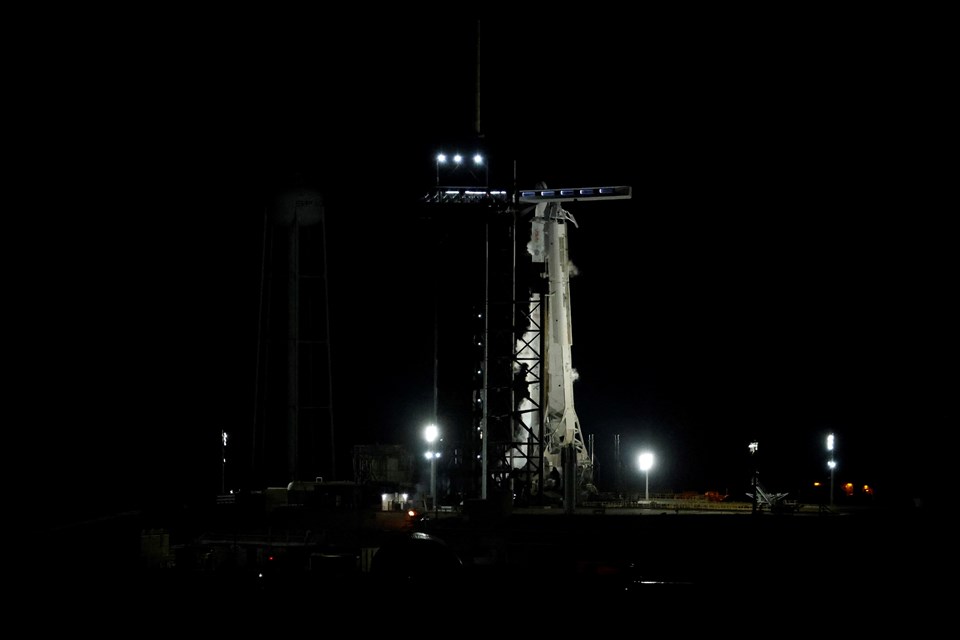 SpaceX, uzaya gönderilecek roketteki teknik arıza nedeniyle fırlatmayı durdurdu - 1