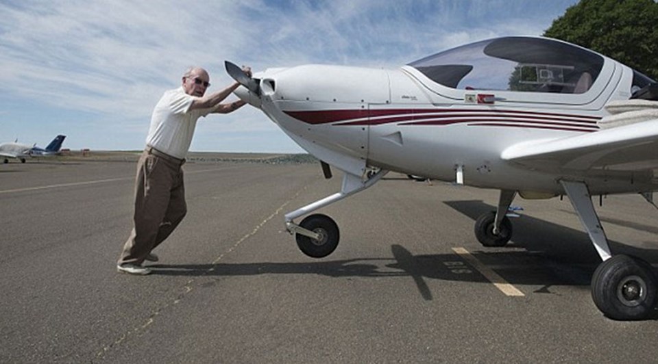 Amerikalı 95 yaşındaki Weber, dünyanın en yaşlı pilotu oldu - 1