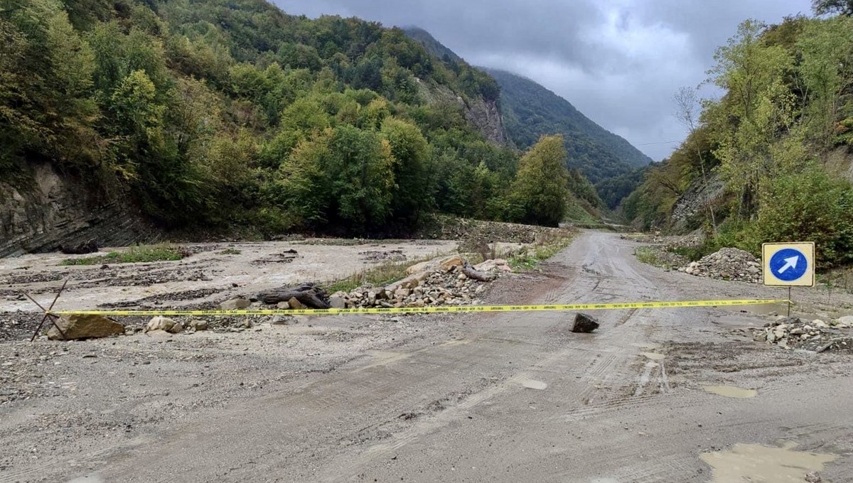 Sinop'ta su taşkını riskine karşı bazı yollar trafiğe kapatıldı