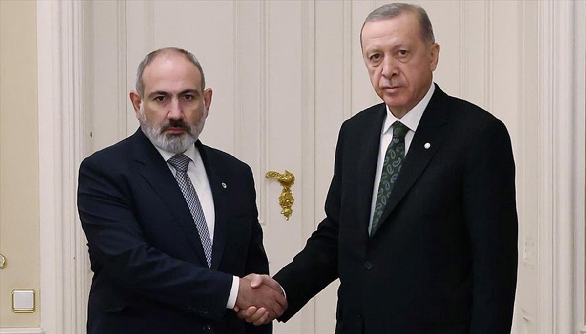 SON DAKİKA: Erdoğan ile Paşinyan görüştü SON DAKİKA: Erdoğan ile Paşinyan görüştü