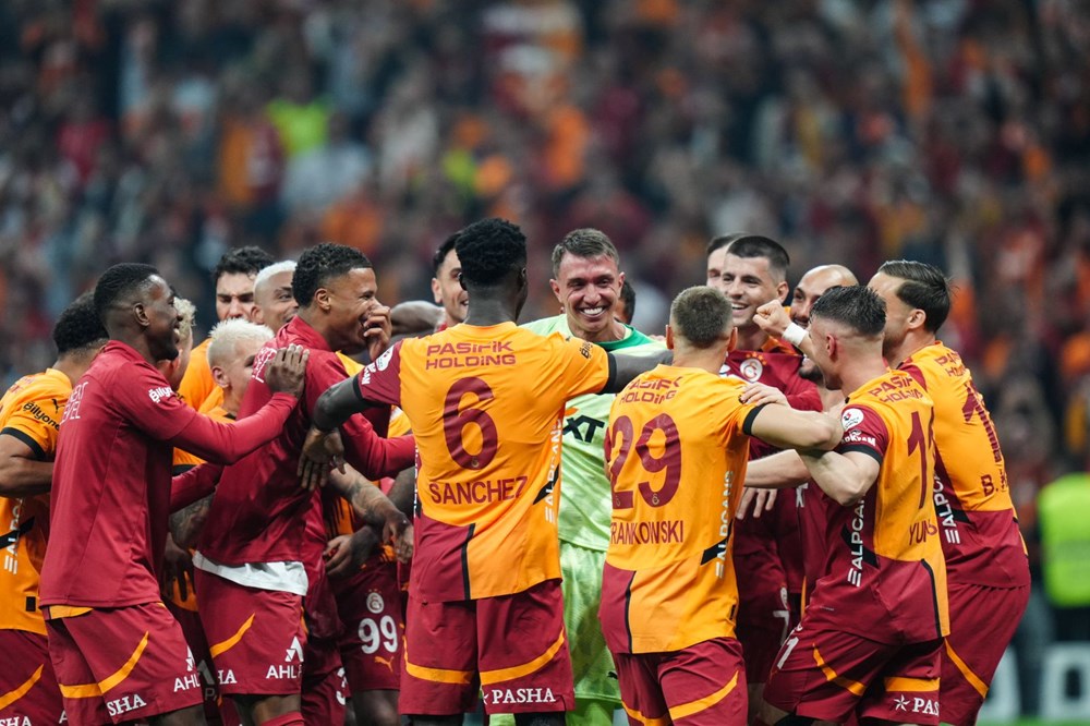 Muslera'nın gideceği takımı açıklayıp, Galatasaray'ın yeni kalecisini duyurdu: "Haziran ayında imzalayacak" - 4