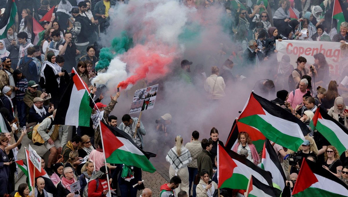 Eurovision'da İsrail'li şarkıcı protesto edildi, İrlanda temsilcisi Filistin'e destek verdi