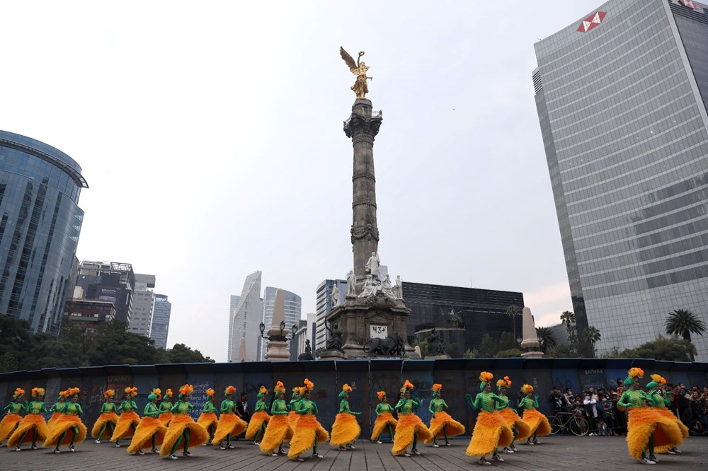 Meksika’da Ölüler Günü: Geçit törenine 1 milyondan fazla kişi katıldı - 11