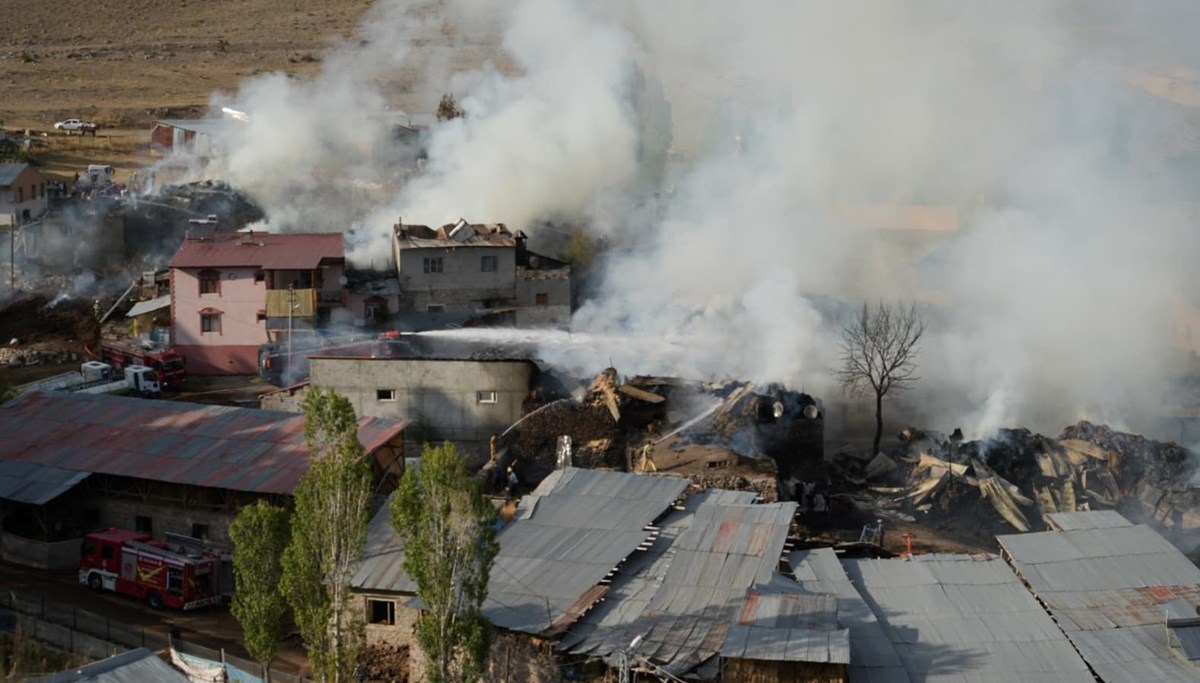 Erzurum'da kırsal mahallede yangın