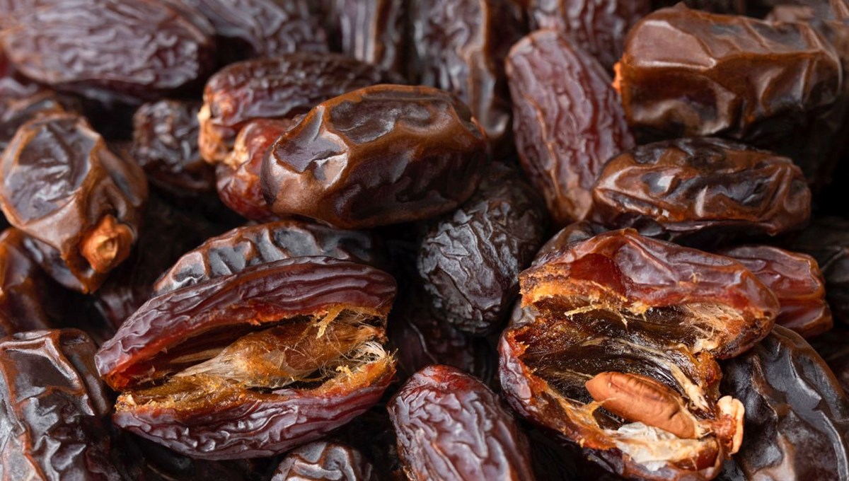 Her gün 2 hurma yiyince vücudunuza neler olur? 6 etkisini çok az kişi biliyor Her gün 2 hurma yiyince vücudunuza neler olur? 6 etkisini çok az kişi biliyor