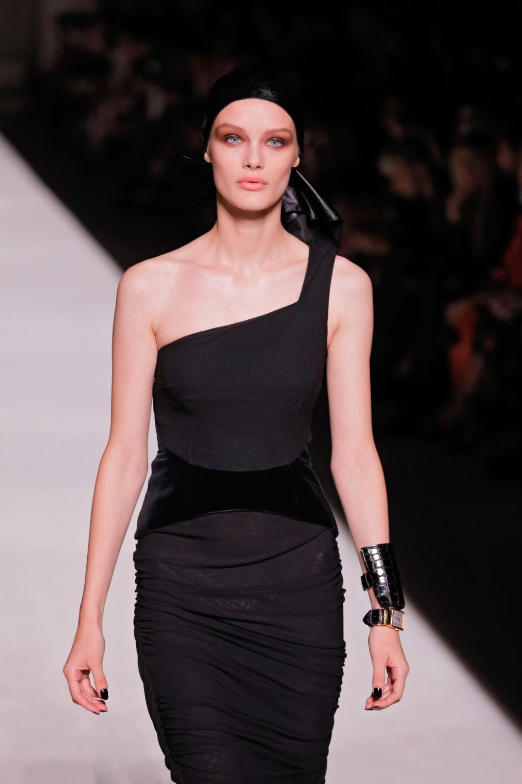 Gigi Hadid Tom Ford Defilesine Damga Vurdu - Magazin Haberleri