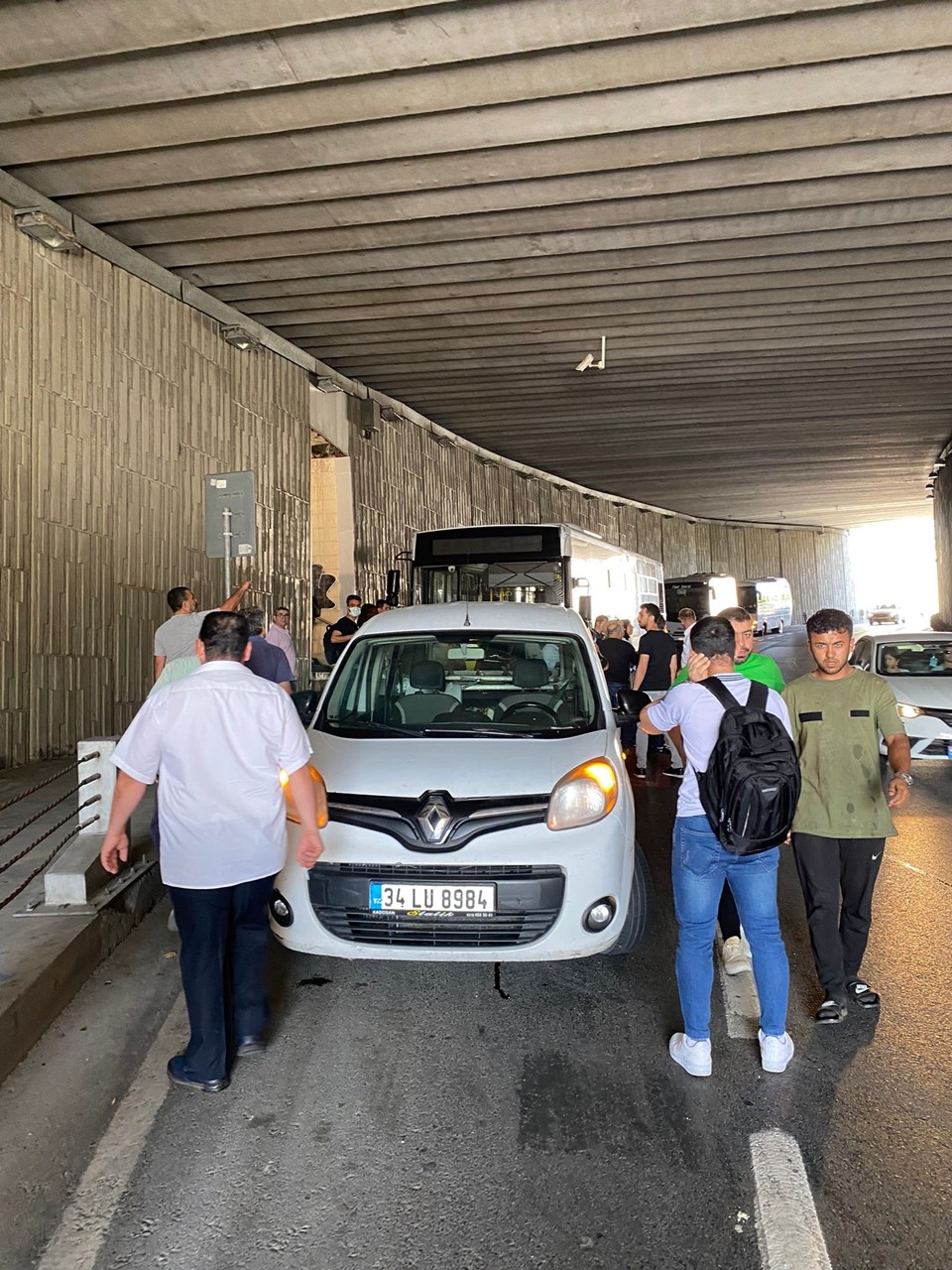 Beşiktaş'ta şikayet edilen şoför saldırdı - 1