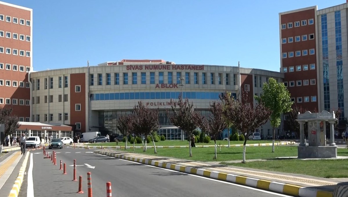 Hastanede köpük tabakla yemek servisine inceleme