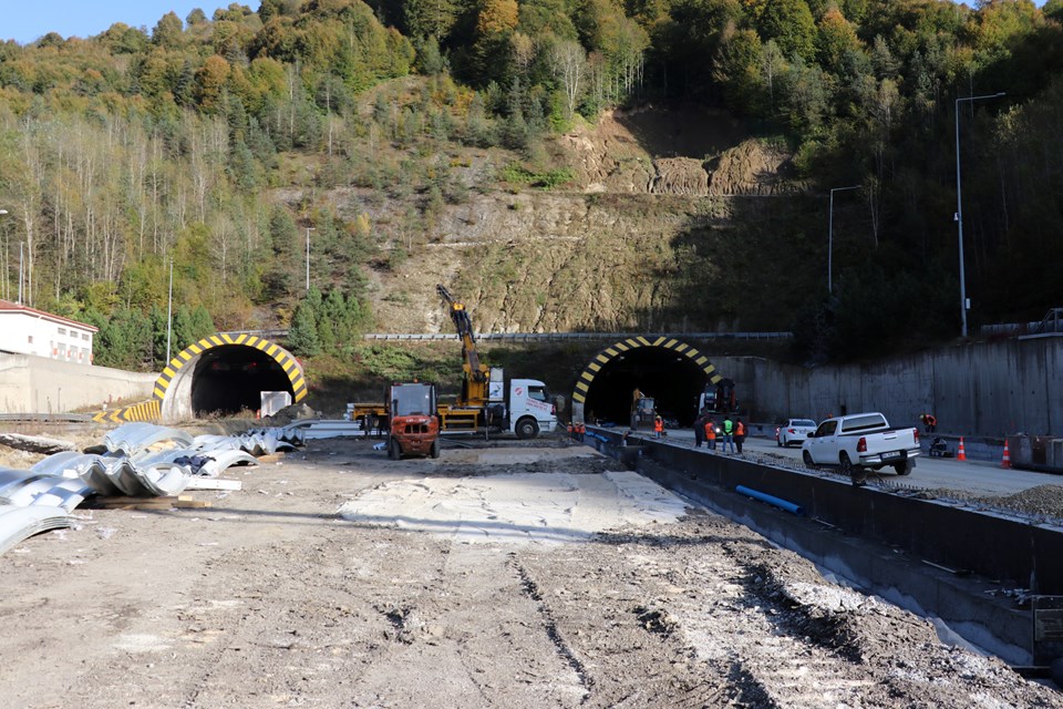 Anadolu Otoyolu'nun Bolu Dağı geçişindeki onarım çalışmalarının yarısı tamamlandı - 1