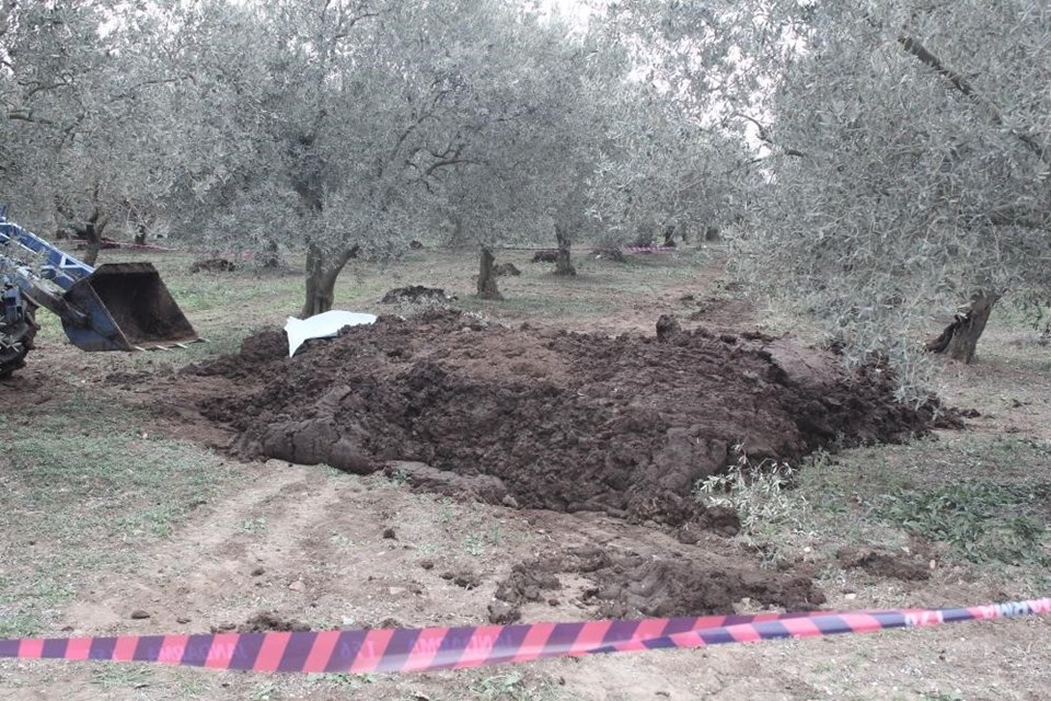 Hayvan gübresi içinde kan donduran olay: Koca için kırmızı bülten çıkarıldı - 1