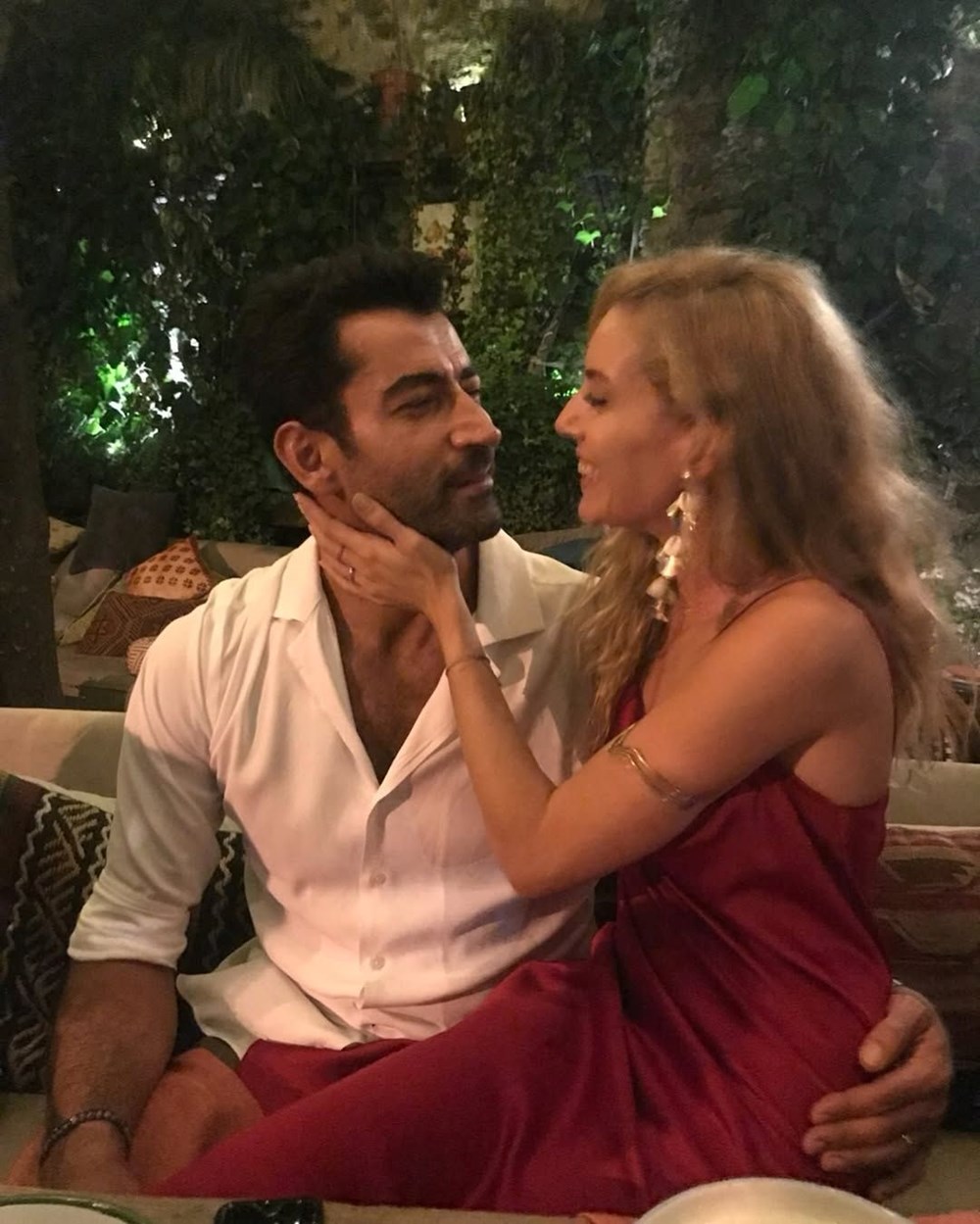 Sinem Kobal'dan Kenan İmirzalıoğlu'na: İyi ki doğdun sevgilim - 4