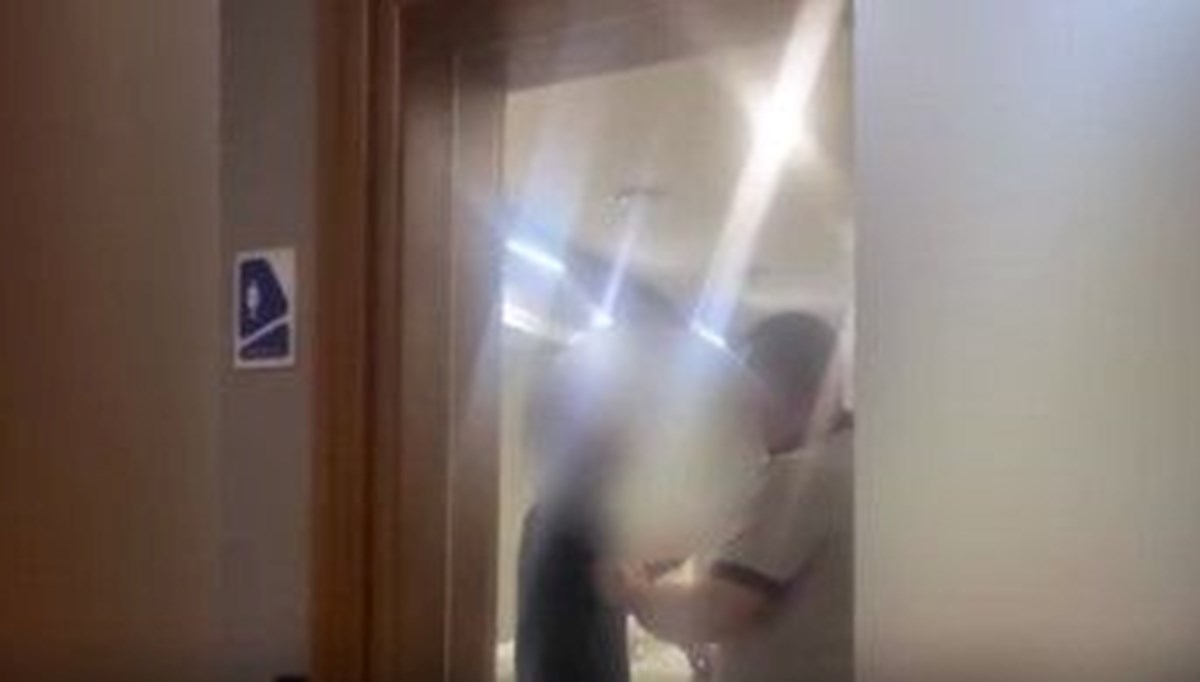 AVM'nin kadınlar tuvaletinde iğrenç olay AVM'nin kadınlar tuvaletinde iğrenç olay