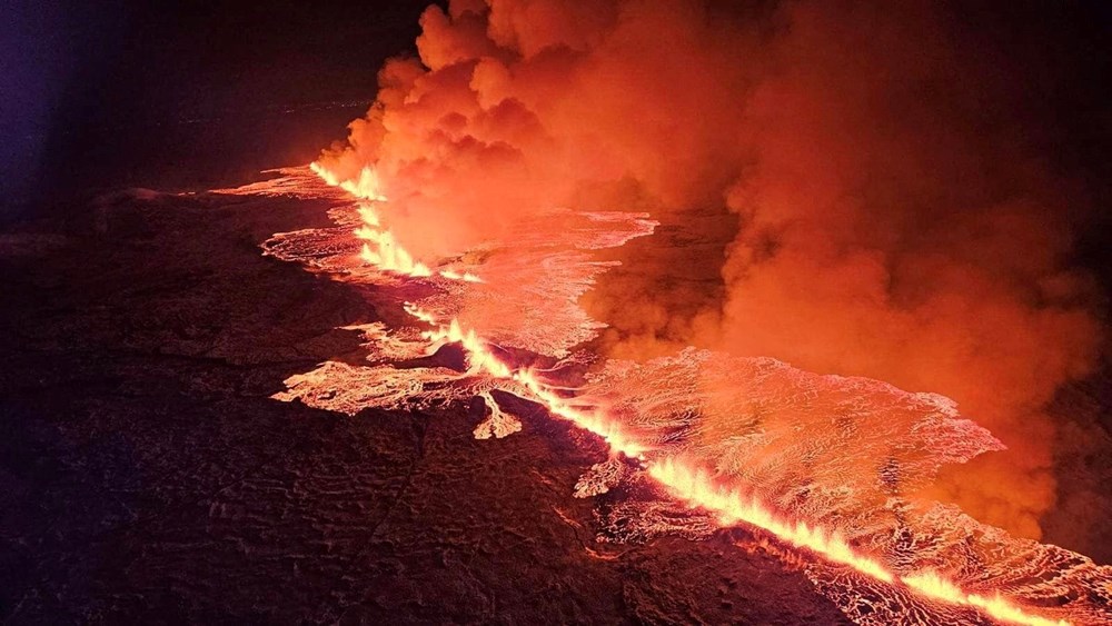 İzlanda'da yanardağ patladı - 8