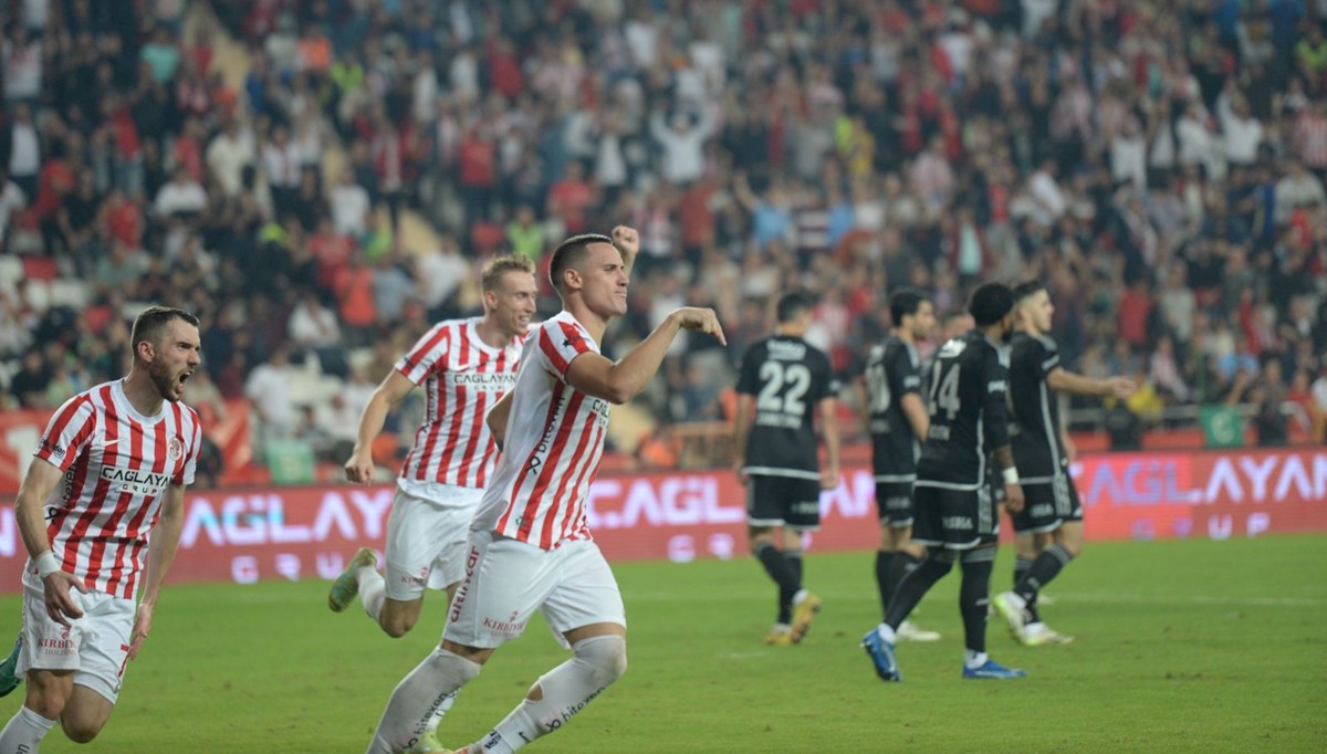 Antalyaspor, Beşiktaş karşısında 10 yıllık hasrete son verdi Antalyaspor, Beşiktaş karşısında 10 yıllık hasrete son verdi