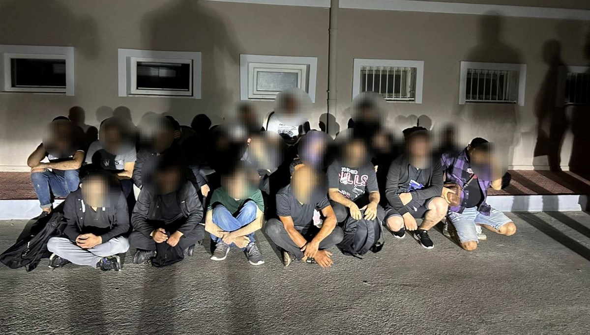 Kuşadası’nda 20 düzensiz göçmen ve 3 organizatör yakalandı Kuşadası’nda 20 düzensiz göçmen ve 3 organizatör yakalandı
