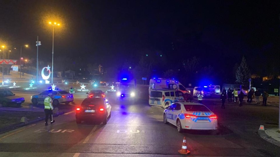 Karaman’da polis aracı ile otomobil çarpıştı: 1’i polis 4 yaralı - 1