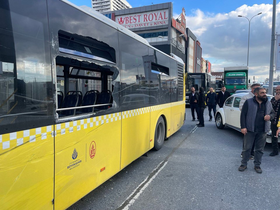Avcılar’da İETT otobüsü ve ambulansın karıştığı zincirleme kaza: 2 yaralı - 1