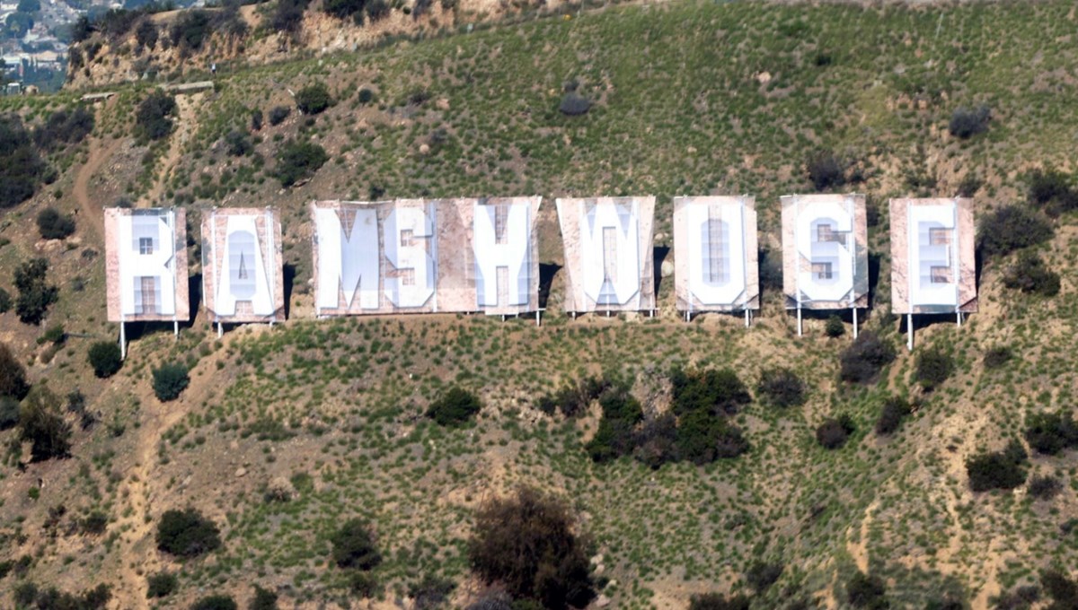 Super Bowl galibi için meşhur 'Hollywood' tabelasını değiştirdiler