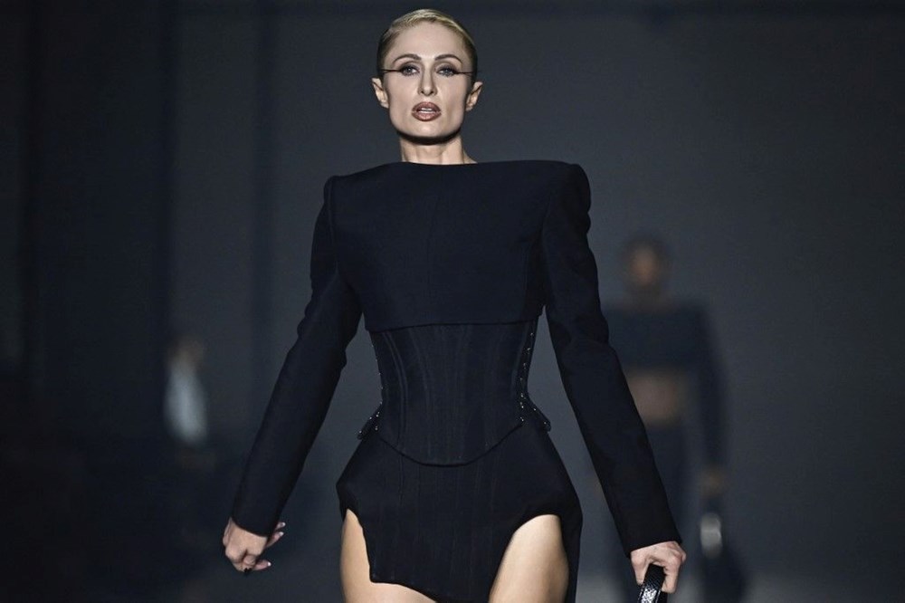 Paris Hilton Paris Moda Haftası'nda modellik yaptı - 5