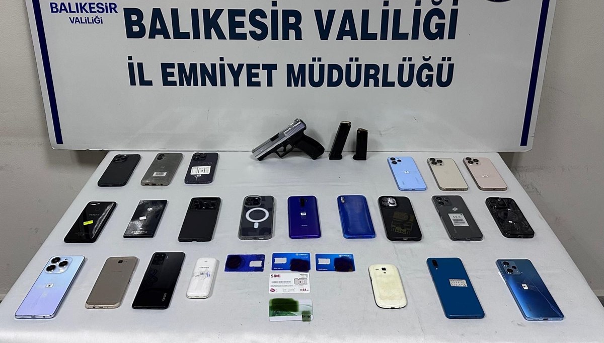 Balıkesir merkezli dolandırıcılık operasyonunda 13 şüpheli tutuklandı Balıkesir merkezli dolandırıcılık operasyonunda 13 şüpheli tutuklandı