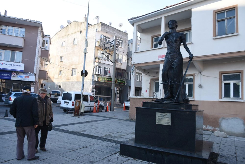 Edirne'nin Uzunköprü ilçesinde Adalet Anıtı ateşe verildi: 1 kişi tutuklandı - 7