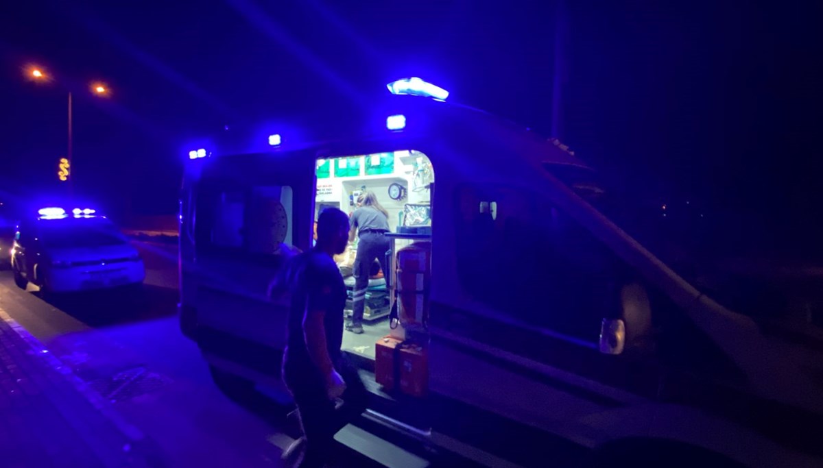 Kocaeli'de kaldırıma çarpan otomobil dereye uçtu! Sürücü ağır yaralı Kocaeli'de kaldırıma çarpan otomobil dereye uçtu! Sürücü ağır yaralı