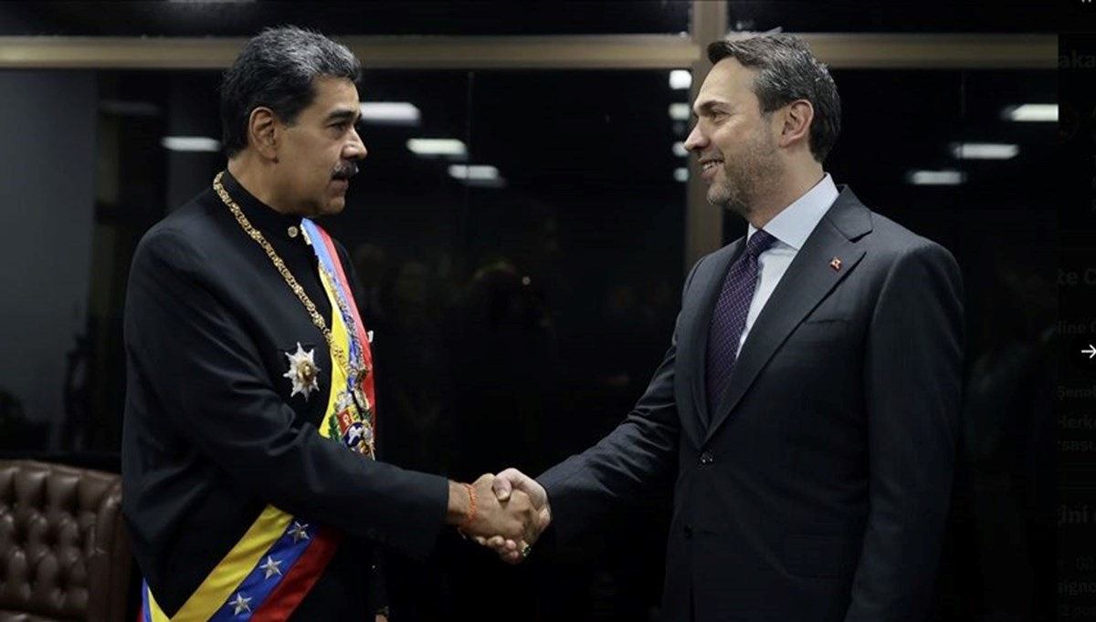 Venezuela Devlet Başkanı Maduro, Bakan Bayraktar ile görüşmesini Venezuela Devlet Başkanı Maduro, Bakan Bayraktar ile görüşmesini
