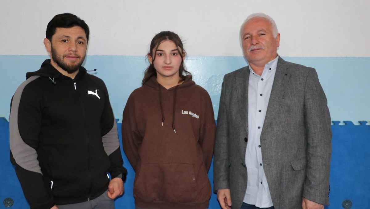 Bilek güreşi sporcusu 14 yaşındaki Şaziye Demir, Avrupa Şampiyonası'na hazırlanıyor Bilek güreşi sporcusu 14 yaşındaki Şaziye Demir, Avrupa Şampiyonası'na hazırlanıyor
