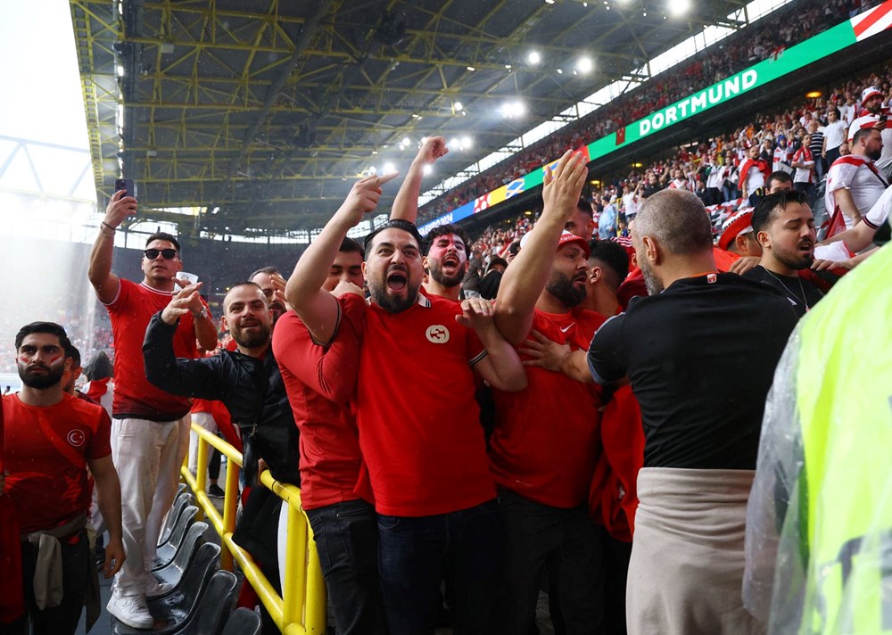 Türkiye - Gürcistan maçı öncesi taraftarlar birbirine girdi - 7