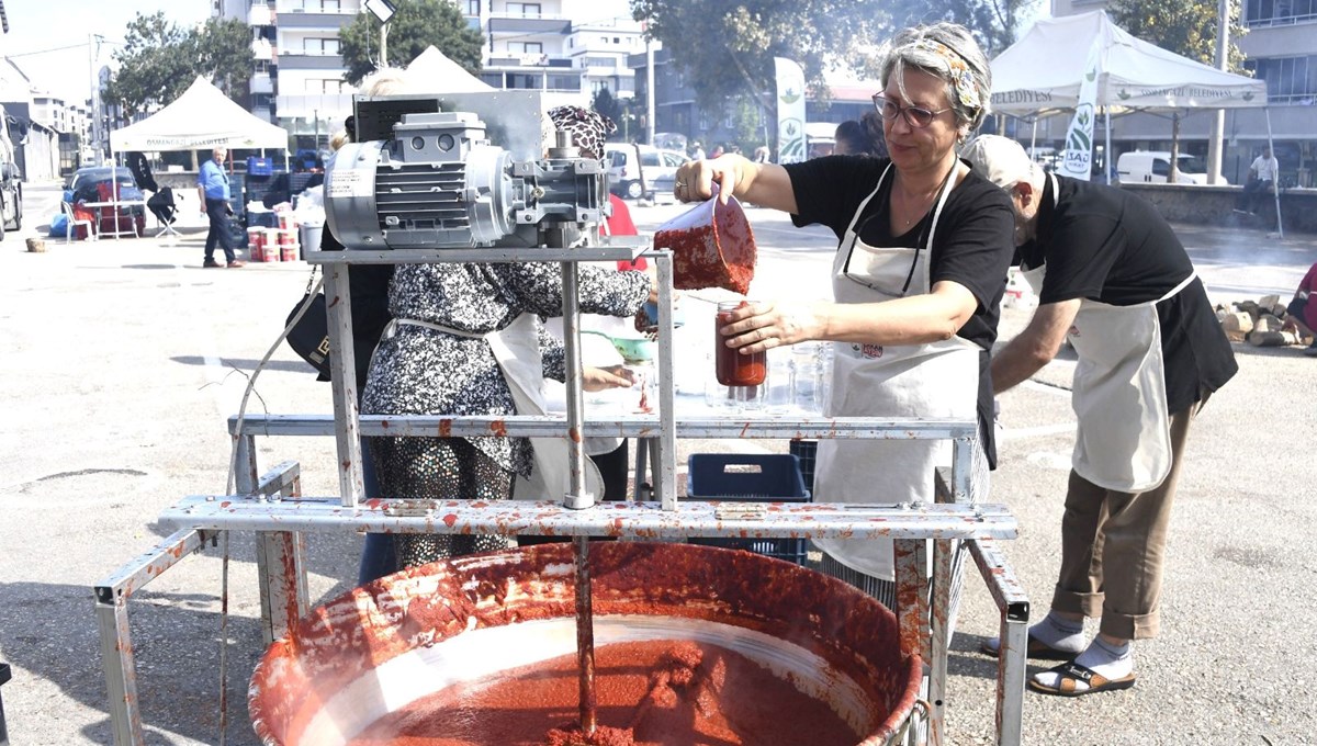 Ev yapımı salça seferberliği: İmece usulü hazırlandı