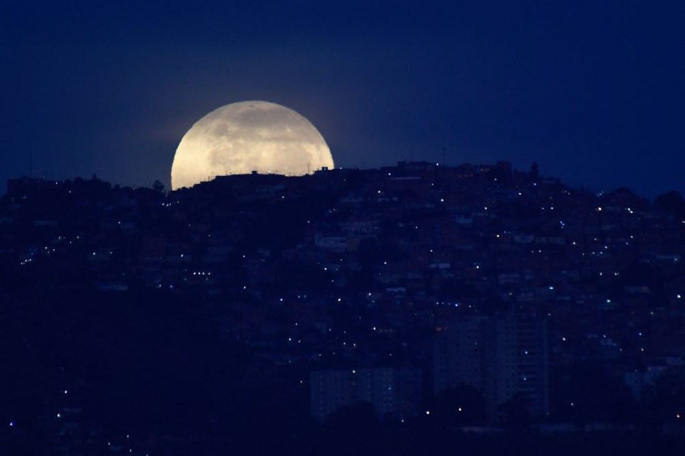 76 Yıl Sonra Mavi Dolunay Gerçekleşti