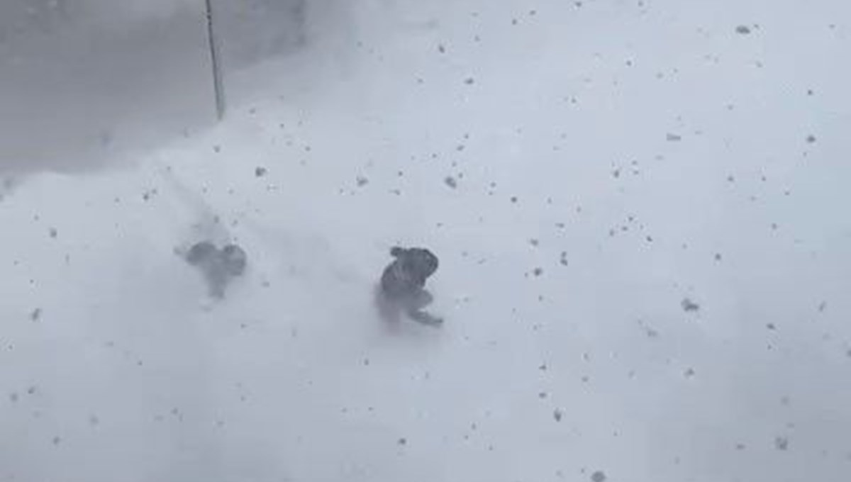 Bolu’da üzerlerine kar kütlesi düşen 2 öğrenci ölümden döndü