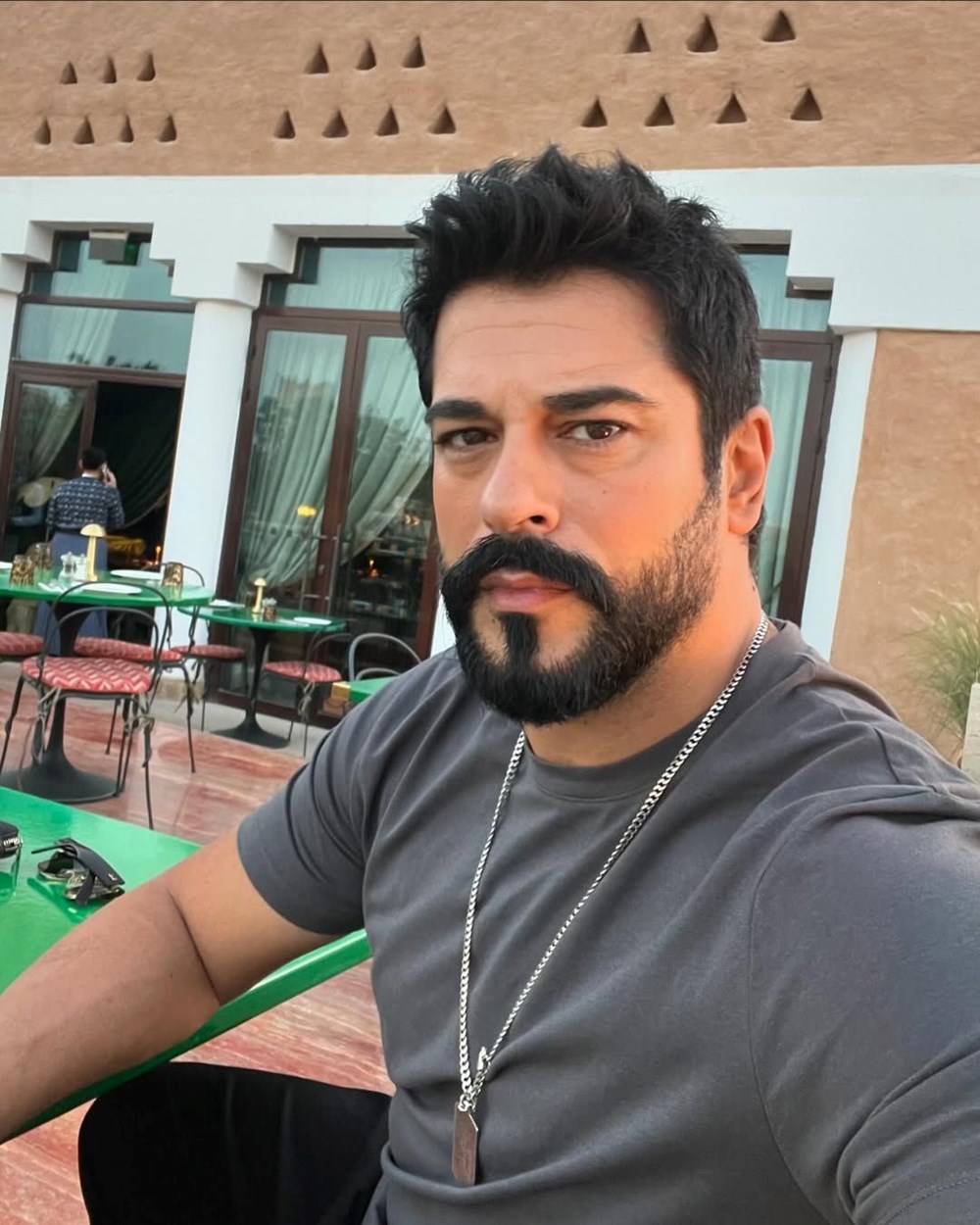 Burak Özçivit'ten yeni imaj: Tatil başlar (Ünlülerin değişimi) - 2