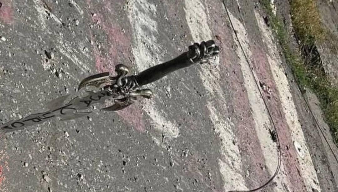 Ukraynalı savaş esiri "Kursk için" yazılı kılıçla öldürüldü