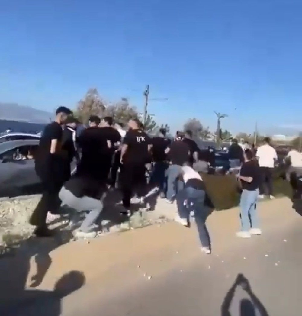 Göztepe ile Beşiktaş taraftarları ortasında hengame 73 ip0GAkhdnkS3AjZ4OcTUCA