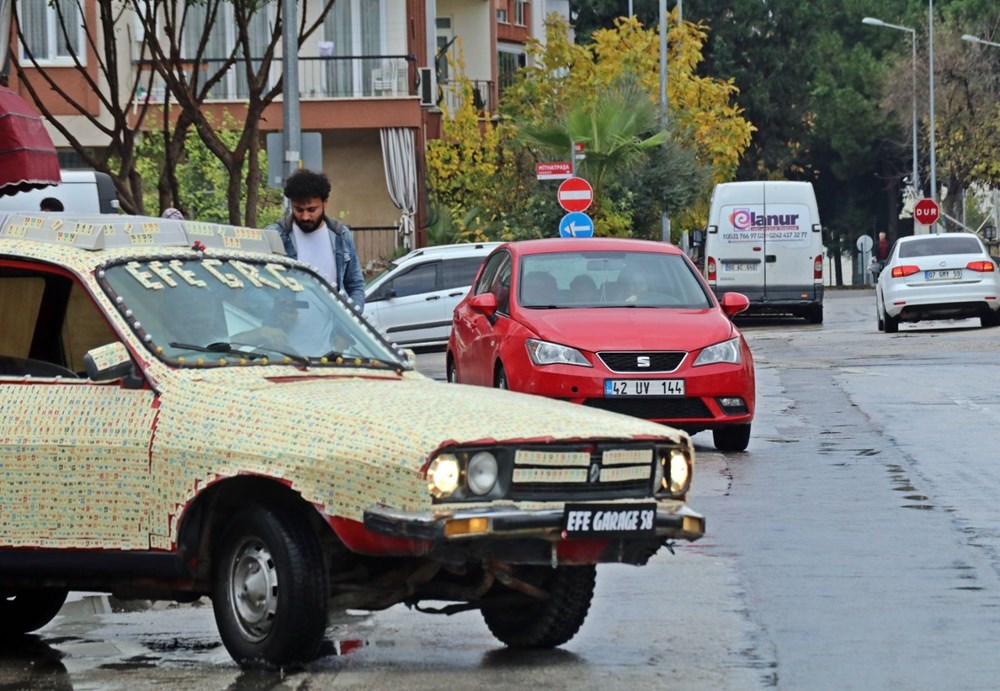 İddiada kaybetti, aracını okey taşlarıyla kapladı - 1