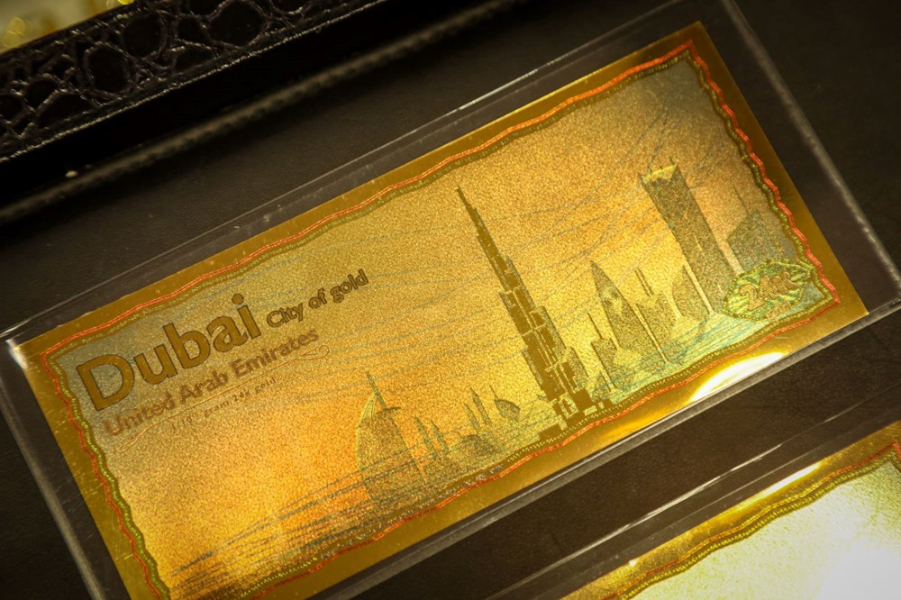 Dubai'de 24 ayar altından banknot basıldı - 1