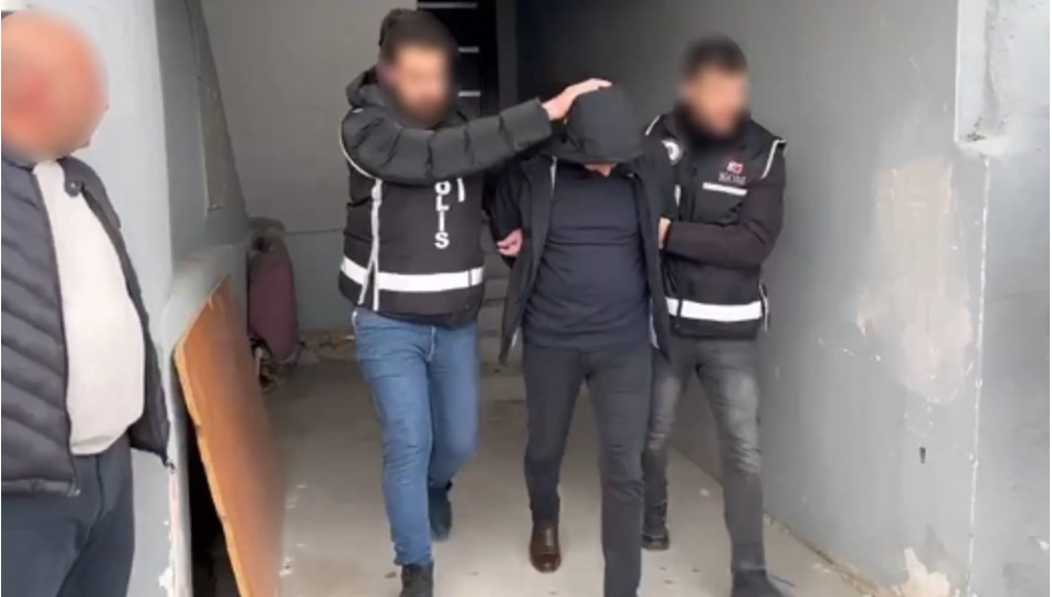 Dört ilde dört çeteye operasyon: Silah ve el bombaları ele geçirildi